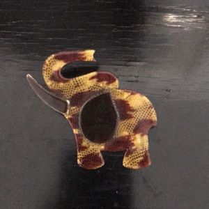 Ellephant  brooch🌺